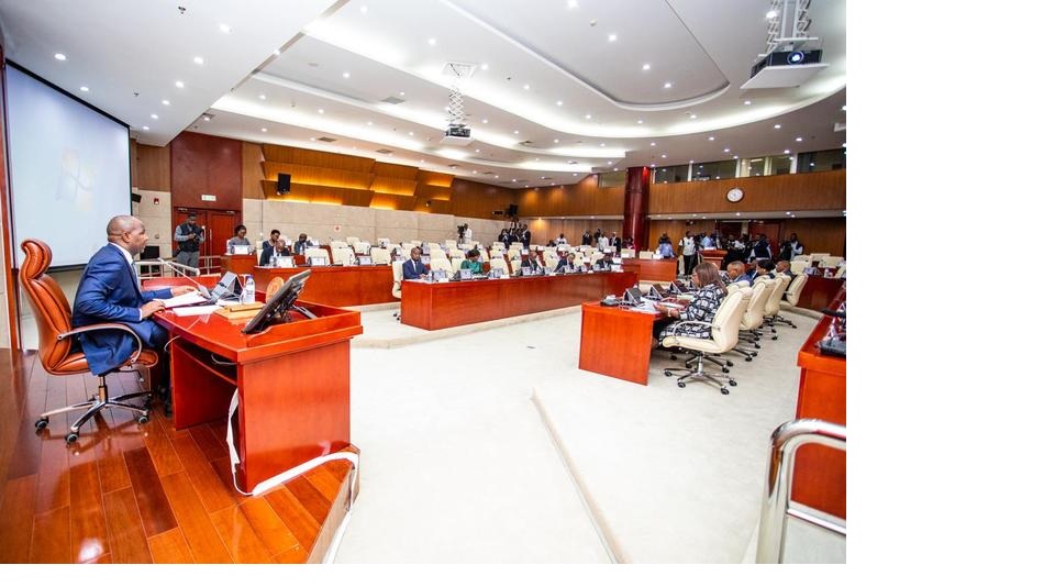 20-11-2025-MOÇAMBIQUE APROVA CONCESSÃO PARA TERMINAL DE GÁS NATURAL LIQUEFEITO E AUTORIZA MEDIDAS PARA A RETOMA DO PROJECTO GOLFINHO/ATUM